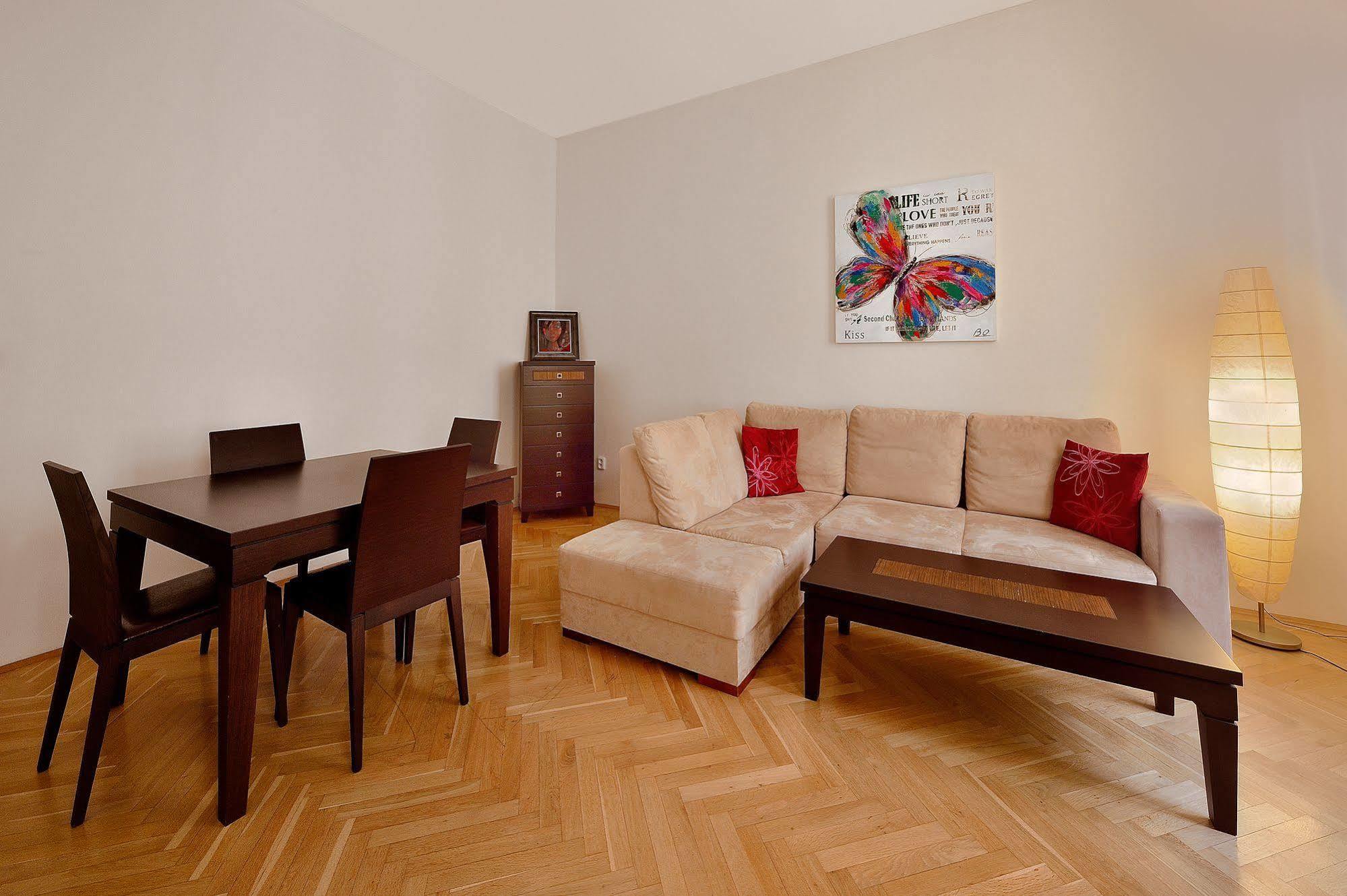Ambiente Serviced Apartments - Tallerova Pressburg Exterior foto