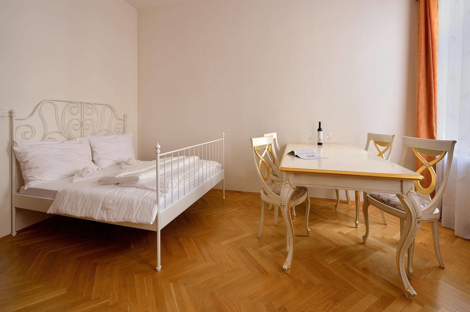 Ambiente Serviced Apartments - Tallerova Pressburg Exterior foto