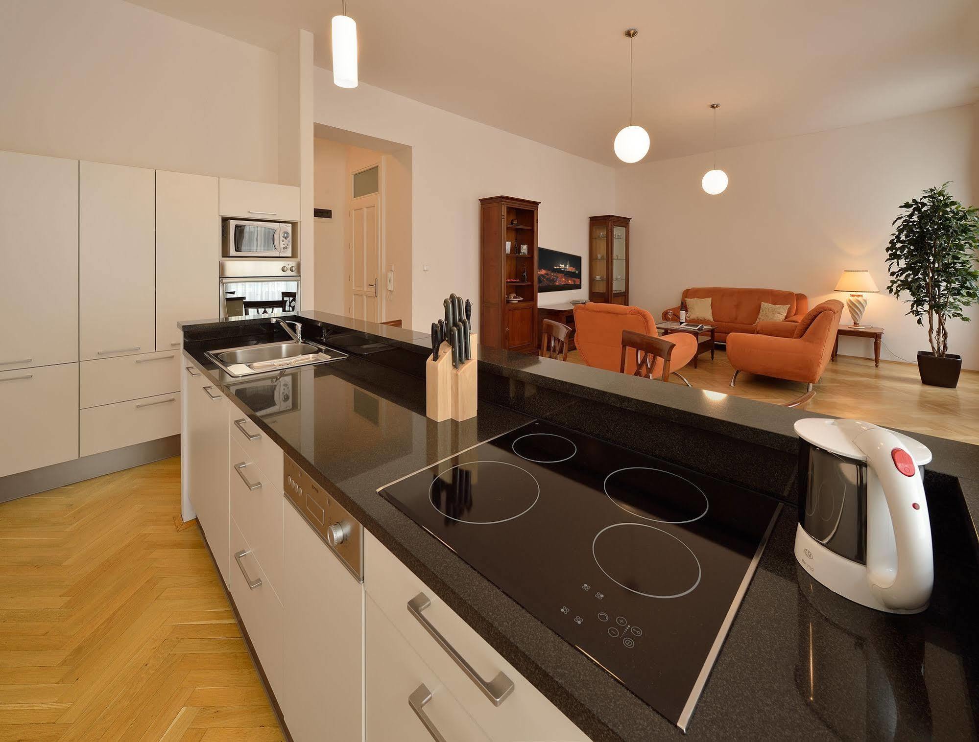Ambiente Serviced Apartments - Tallerova Pressburg Exterior foto