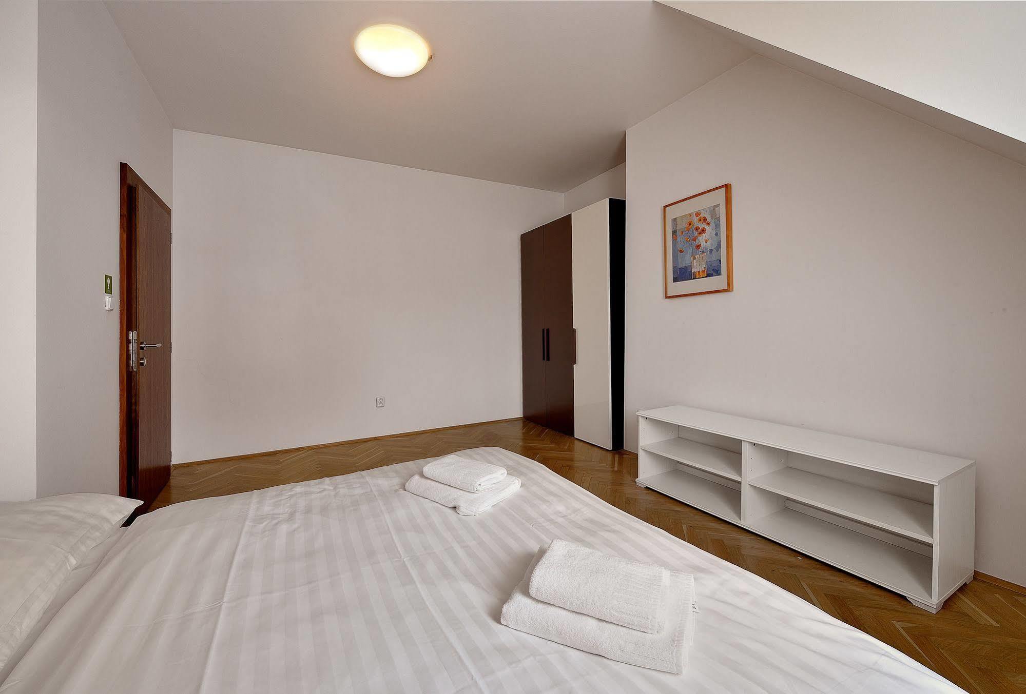 Ambiente Serviced Apartments - Tallerova Pressburg Exterior foto