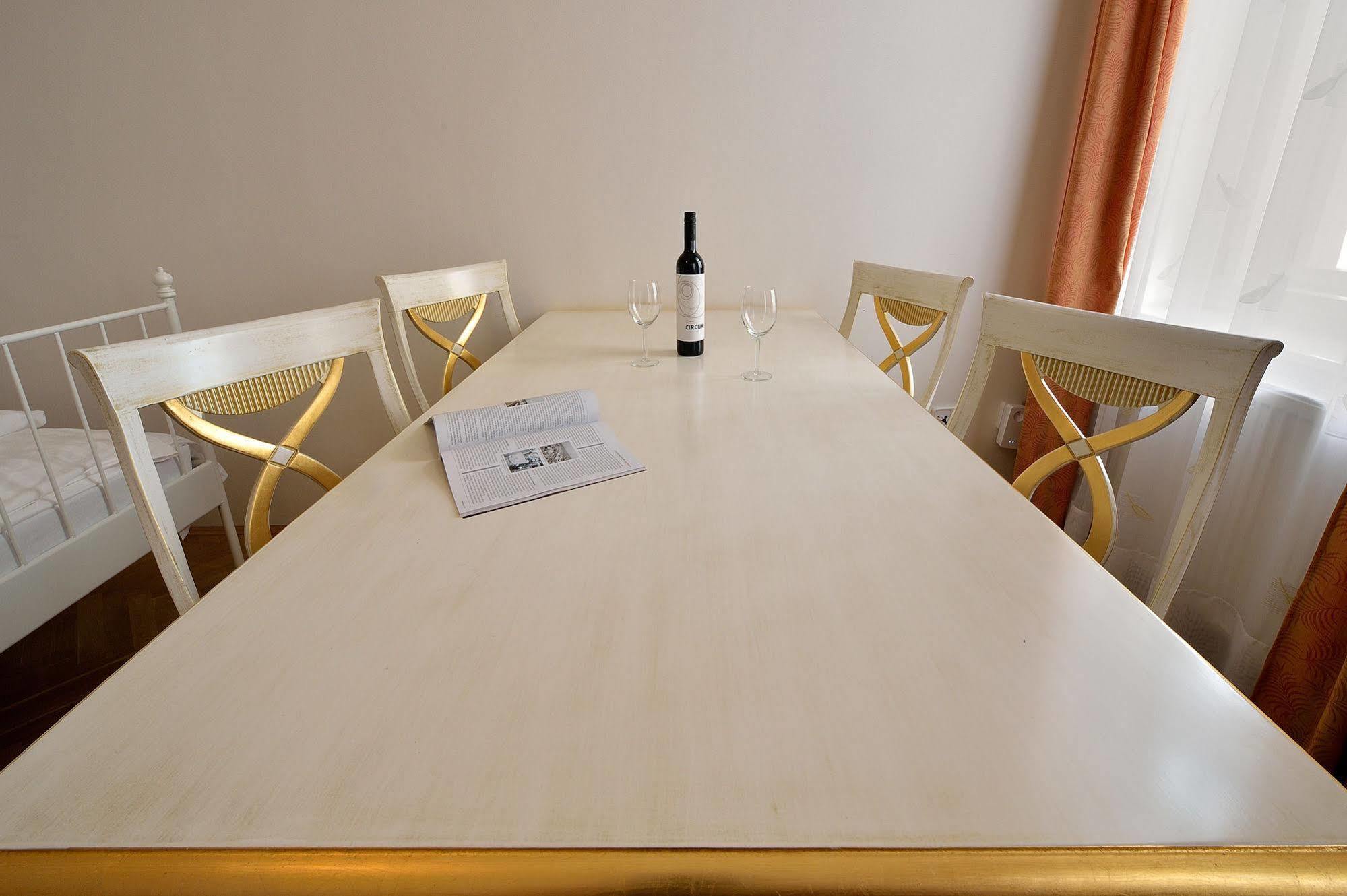 Ambiente Serviced Apartments - Tallerova Pressburg Exterior foto