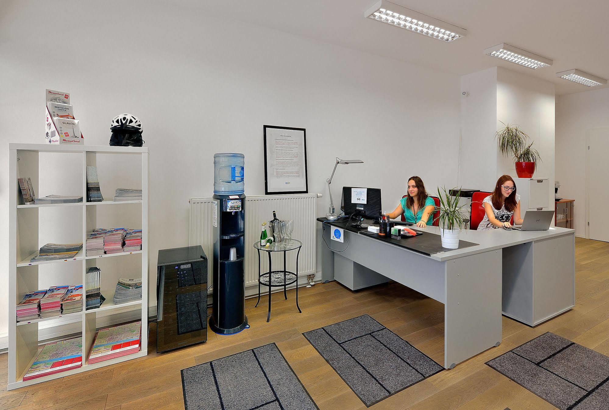 Ambiente Serviced Apartments - Tallerova Pressburg Exterior foto